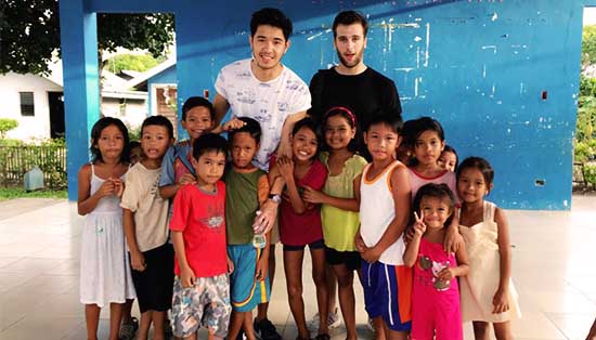 photo french humanitaire aux philippines gawad kalinga