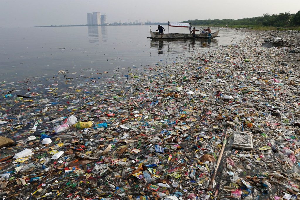 polluted manila bay
