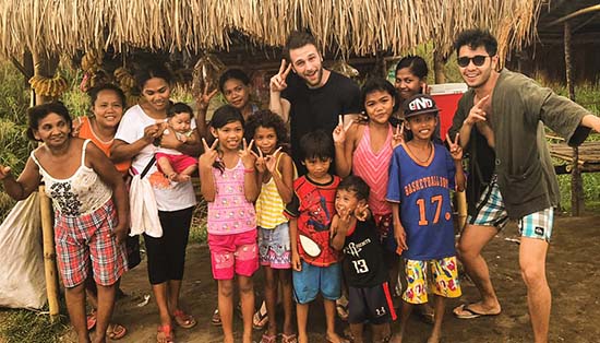 foreigners-enjoying-local-life-philippines