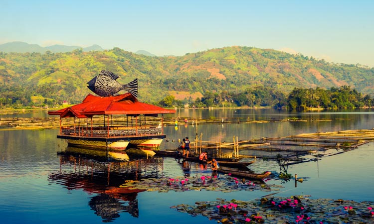 Boat on the lake Sebu