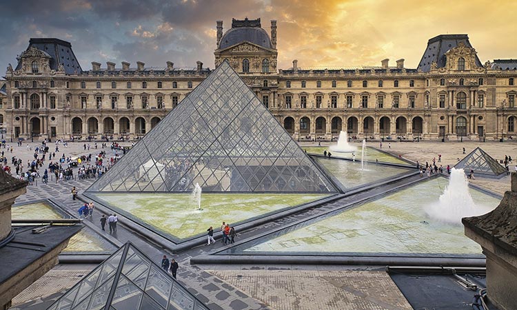 Famous Areas to visit in Paris